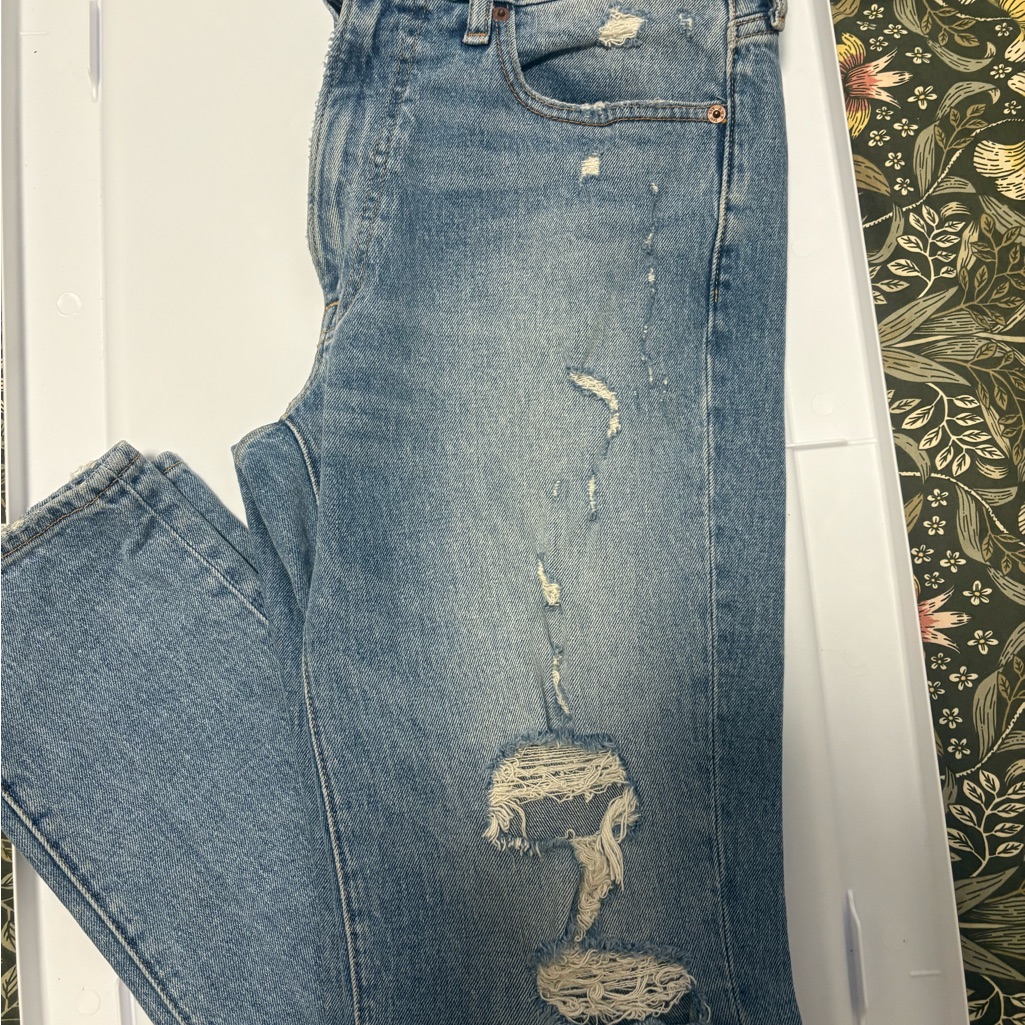 Abercrombie & Fitch 90s Slim Jeans With Distressed Details